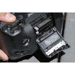 Canon EOS R1 Aynasız Fotoğraf Makinesi - Thumbnail