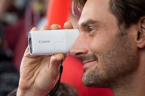 Canon PowerShot ZOOM Essential Kit