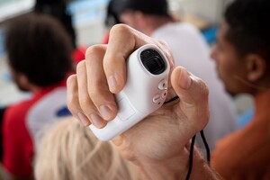 Canon PowerShot ZOOM Essential Kit - Thumbnail