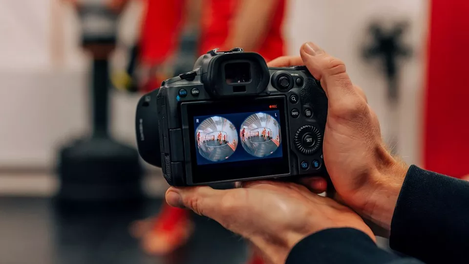 Canon RF 5.2mm f/2.8L Dual Fisheye 3D VR Lens