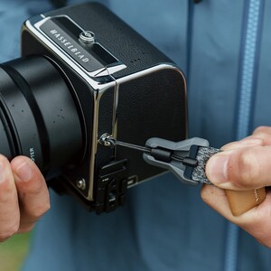 FALCAM Maglink Pro V2 Magnetic Quick Release Fotoğraf Makinesi Askısı Gri - M00B5105 - Thumbnail