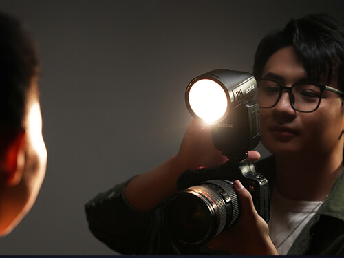 Godox V100 Yuvarlak Kafa Flaşı (FujiFilm)