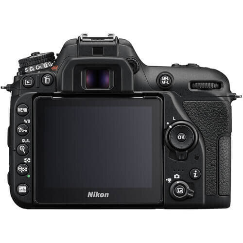 Nikon D7500 18-140mm Kit DSLR Fotoğraf Makinesi