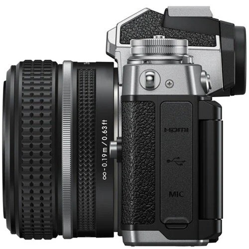 Nikon Z fc + 28mm f/2.8 SE Kit (Silver) ( 8250 TL Para İadesi )