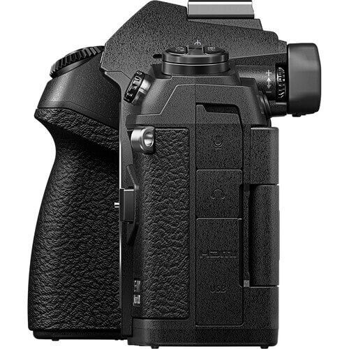 Olympus OM-D E-M1 Mark III Siyah Aynasız Dijital Fotoğraf Makinesi (Sadece Gövde)