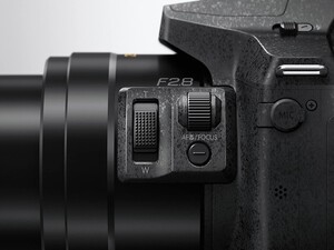 Panasonic DMC-FZ300EGK Dijital Kompakt Fotoğraf Makinesi - Thumbnail