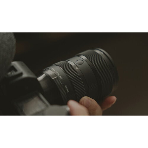 Sigma 17-40mm f/1.8 DC Art Lens (Canon RF)