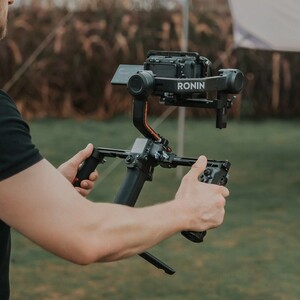 SmallRig 3954 DJI RS Serisi için Kablosuz Kontrollü Çift El Tutacağı - Thumbnail