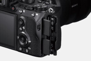 Sony A7R IIIA FE 24-70mm F/2.8GM Aynasız Fotoğraf Makinesi - Thumbnail