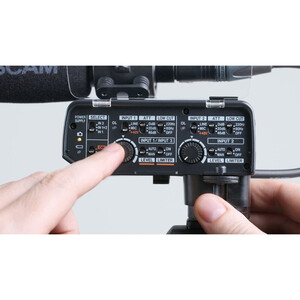 Tascam CA-XLR2D-F Kamera Üstü XLR Mikrofon Adaptörü (FujiFilm) - Thumbnail