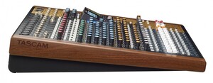 Tascam Model 16 Mikser & Dijital Kayıt Cihazı - Thumbnail