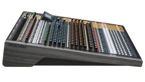 Tascam Model 2400 24 Kanallı Ses Mikseri - Thumbnail