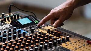Tascam Model 2400 24 Kanallı Ses Mikseri - Thumbnail
