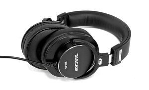 Tascam - Tascam TH-06 Ekstra Bass Özellikli Profesyonel Kulaklık (1)