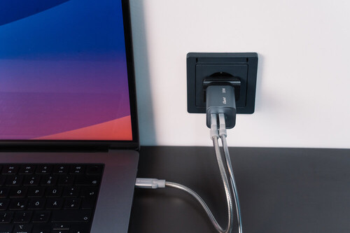 Verbatim 35W GaN Hızlı Şarj Cihazı 2 Portlu (1x USB-C PD 35W + 1x USB-A QC 3.0)