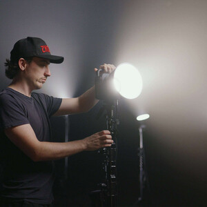 Zhiyun Molus G300 LED Monolight - Thumbnail